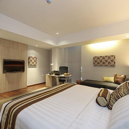 Отель Ra Premiere Simatupang Cilandak  Экстерьер фото