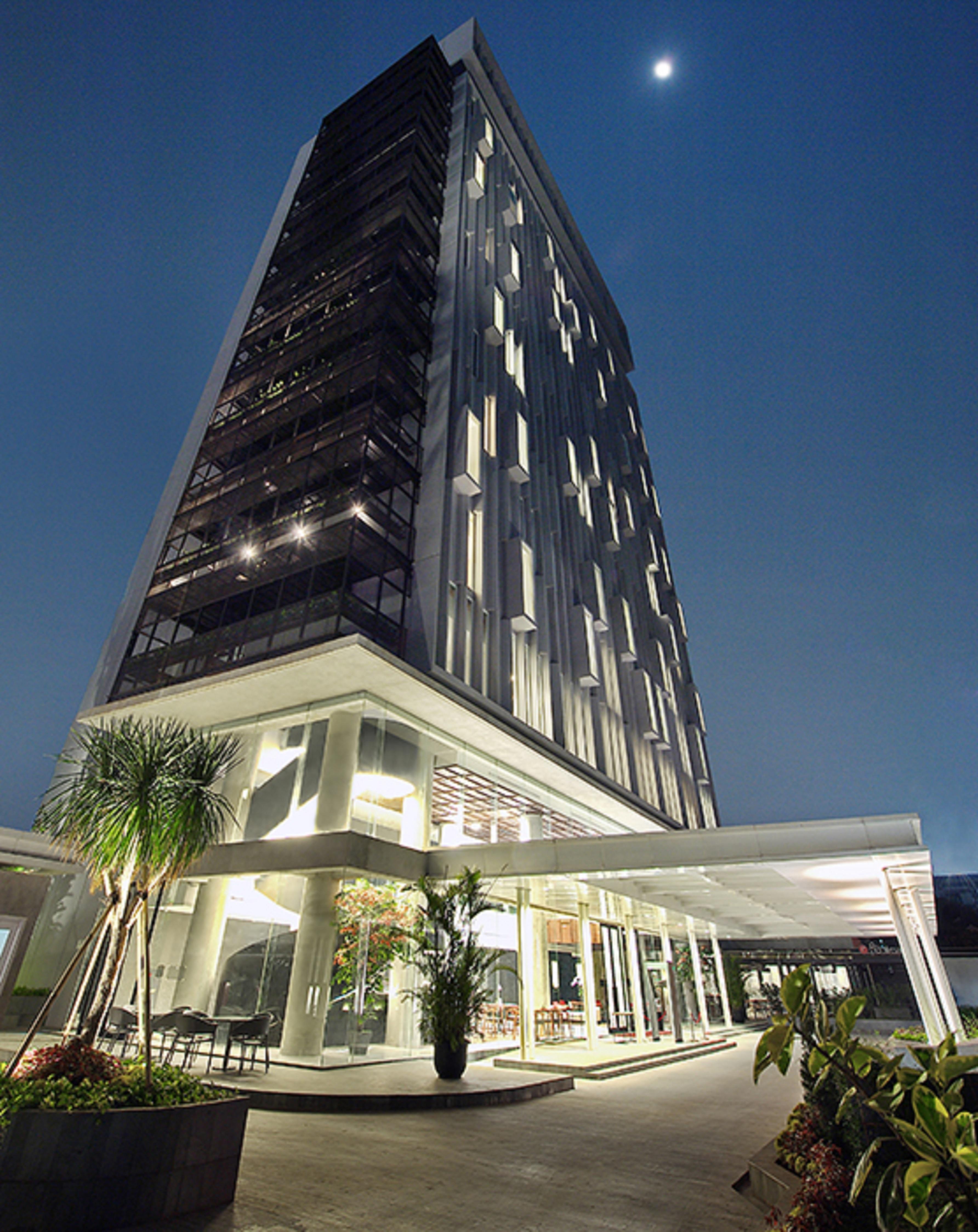 Отель Ra Premiere Simatupang Cilandak  Экстерьер фото